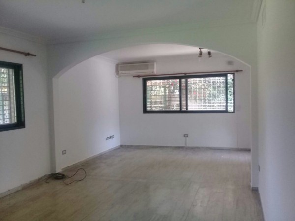 chalet sobre 443m2 lote aprox   al que se le puede anexar el lote lindero (numero 7) de similar superficie, consultar valor de dicho terreno. Ideal emprendimiento