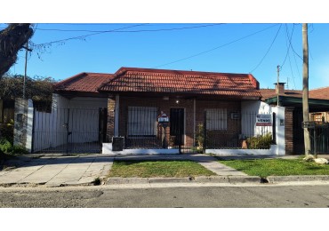 CASA 3 DORMITORIOS